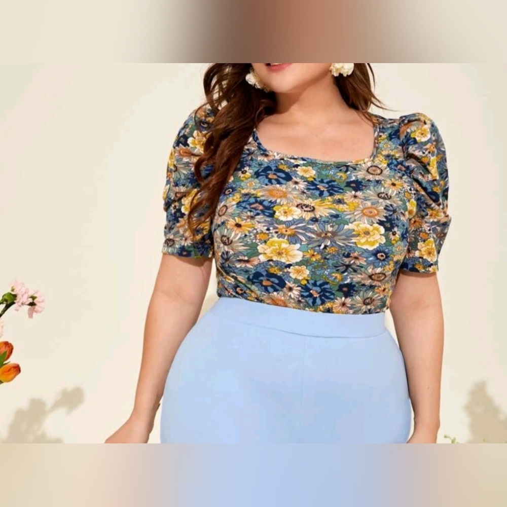 SHEIN - Plus Allover Floral Print Puff Sleeve Tee